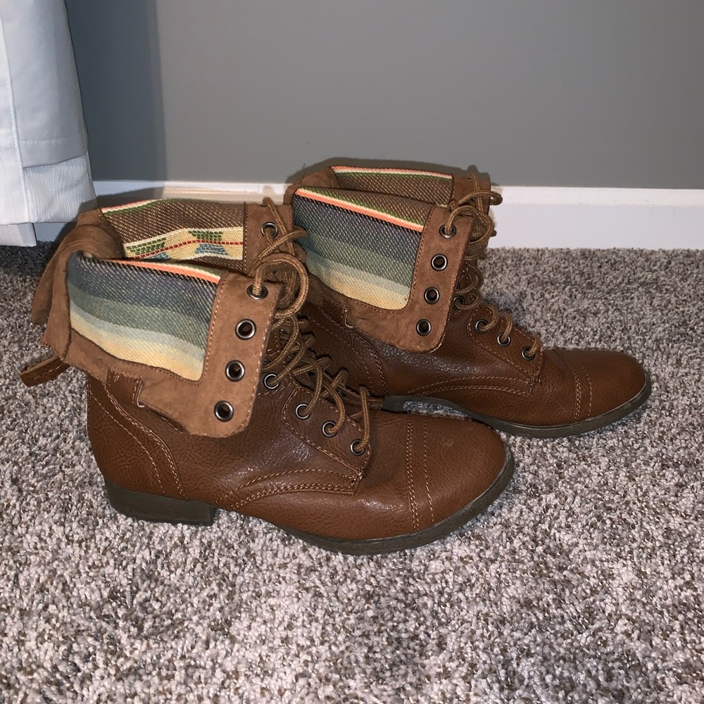 Combat boots
